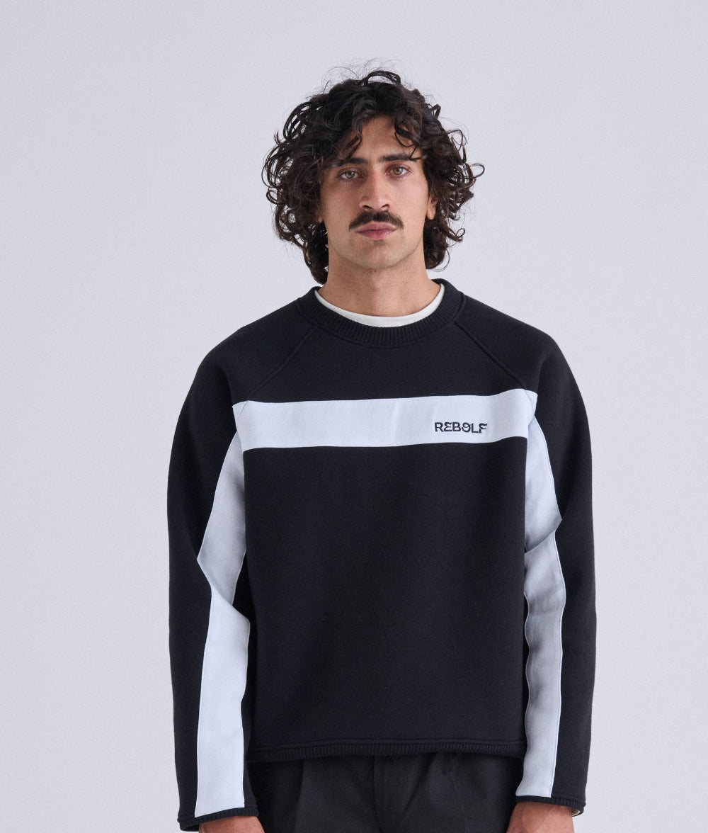 Model is 180cm/5'11" (73kg) wearing Size M