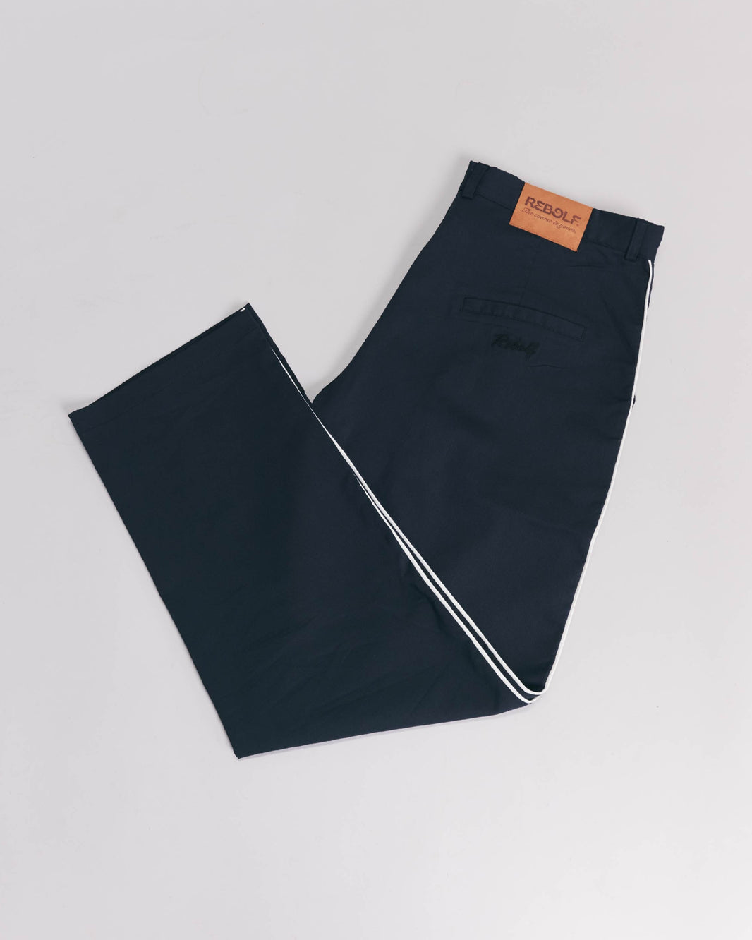 PLEATED NAVY PANTS